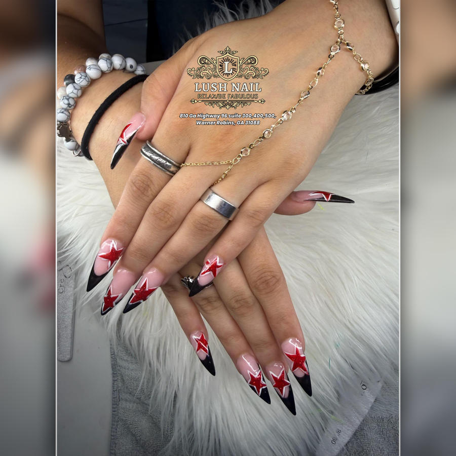 Navy patterned manicure